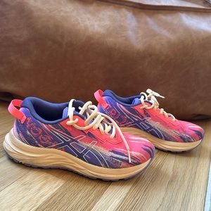 ASICS Gel Noosa Tri 13 Girl’s Sneaker, Size US 3 in Blazing Coral/White